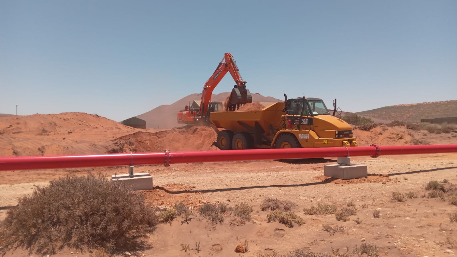 Doosan excavator loading a 30T dumper